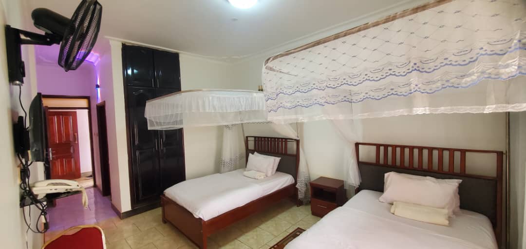 GoldStar Hotel Resort Busia – suite living area